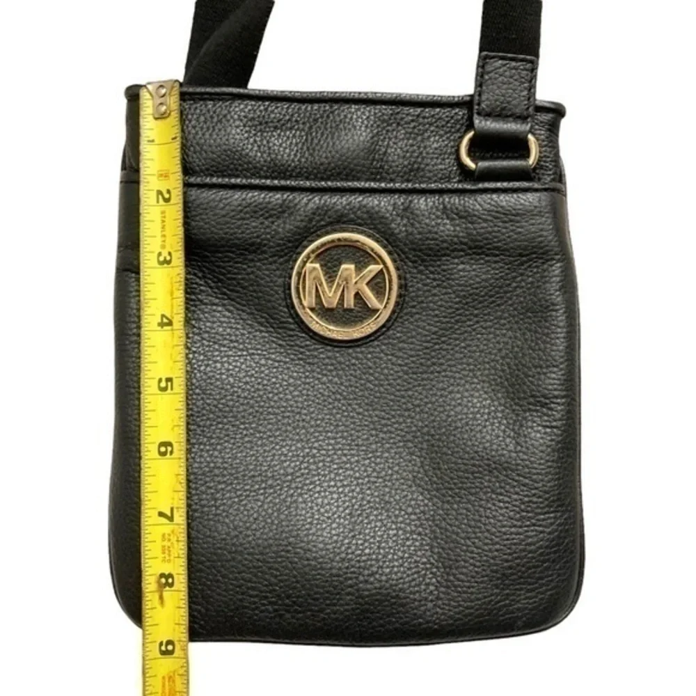 Michael kors black leather crossbody bag